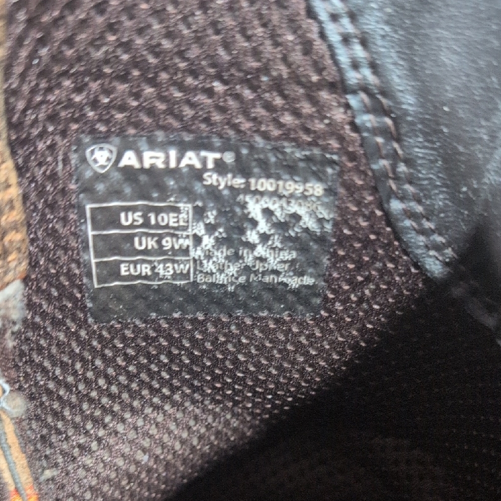Ariat Distressed Leather Boots with Embroidered Design - Picture 5 of 7